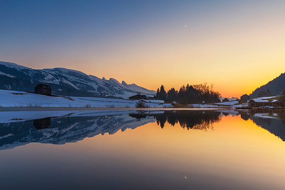 Wildhaus Moonset n Sunset